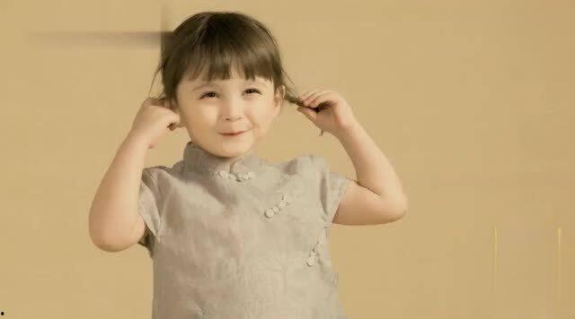 明星给宝宝拍照姿势,萌态百出，萌化人心