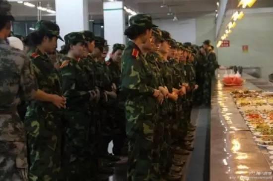 吃瓜军训女生食堂,吃瓜时光里的青春记忆