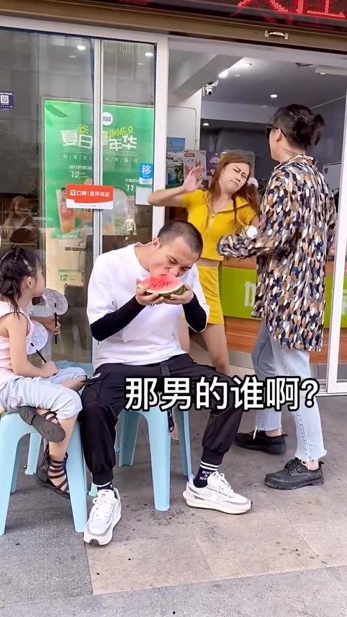 情侣吵架暴打吃瓜群众,暴打吃瓜群众引众怒