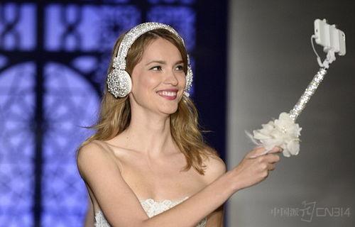 明星玩自拍杆,捕捉瞬间，共享星光